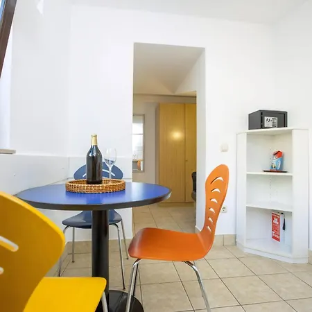 Schoene In Mit Grossem Balkon * Duće