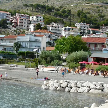 Schoene In Mit Grossem Balkon * Duće