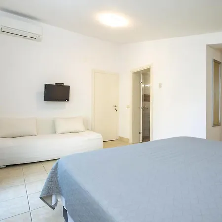 Διαμέρισμα Schoene In Mit Grossem Balkon *