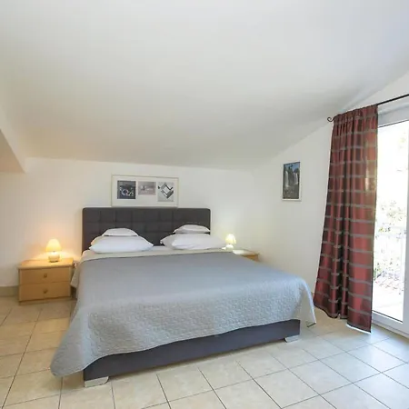 Schoene In Mit Grossem Balkon * Duće